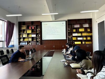 經(jīng)濟(jì)貿(mào)易咨詢能力提升 經(jīng)貿(mào)學(xué)院舉辦社科項(xiàng)目申報(bào)與決策咨詢報(bào)告撰寫專題講座